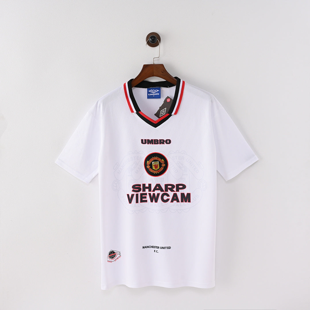 Manchester United 1996-97 away front